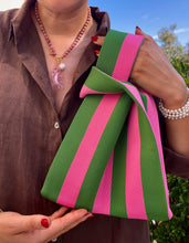 Carica l'immagine nel visualizzatore di Gallery, FROU/FROU - Collana Rosetta delle Onde - Borsa RIVIERA e Ciondolo OMAGGIO