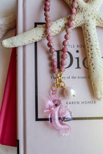 Carica l'immagine nel visualizzatore di Gallery, FROU/FROU - Collana Rosetta delle Onde - Borsa RIVIERA e Ciondolo OMAGGIO