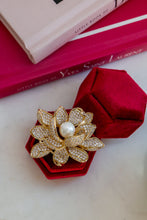 Carica l'immagine nel visualizzatore di Gallery, Spilla LOTO LUXURY - ottone e zirconia