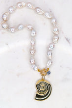 Carica l'immagine nel visualizzatore di Gallery, Linea Luxury - Collana SPIRALE DI PERLE ciondolo REMOVIBILE in OMAGGIO