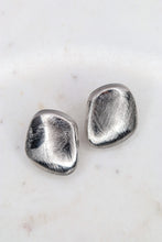 Carica l'immagine nel visualizzatore di Gallery, Mè·ro Bijoux - Orecchini ONDA ARGENTATA