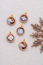 Carica l'immagine nel visualizzatore di Gallery, Pendente CAMMEO autentico vari soggetti - argento 925 placcato oro 18k