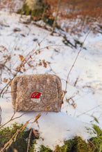 Carica l'immagine nel visualizzatore di Gallery, Pochette & Spilla – Magie di Festa - Cappello di Babbo Natale 🎅