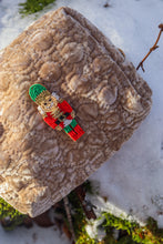 Carica l'immagine nel visualizzatore di Gallery, Pochette & Spilla – Magie di Festa - Schiaccianoci 🎠