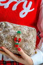 Carica l'immagine nel visualizzatore di Gallery, Pochette & Spilla – Magie di Festa - Schiaccianoci 🎠