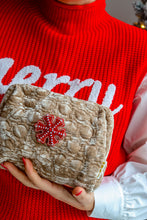 Carica l'immagine nel visualizzatore di Gallery, Pochette & Spilla – Magie di Festa - Fiocco di Neve ❄️