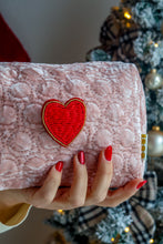 Carica l'immagine nel visualizzatore di Gallery, Pochette & Spilla – Magie di Festa - Cuore 💗