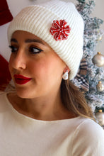 Carica l'immagine nel visualizzatore di Gallery, Pochette & Spilla – Magie di Festa - Fiocco di Neve ❄️