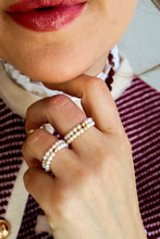 Carica l'immagine nel visualizzatore di Gallery, Anello Luce di Perla - Bianco