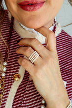 Carica l'immagine nel visualizzatore di Gallery, Anello Luce di Perla - Bianco