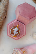 Carica l'immagine nel visualizzatore di Gallery, Pendente CAMMEO ESTATE ORO - argento 925 placcato oro 18k