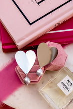Carica l'immagine nel visualizzatore di Gallery, Linea Luxury - Orecchini CUORE MELANY perle GRIGIE EDIZIONE LIMITATA
