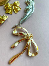 Carica l'immagine nel visualizzatore di Gallery, Spilla SOGGETTI VARI