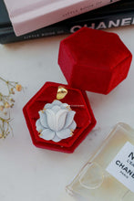 Carica l'immagine nel visualizzatore di Gallery, PREORDINE - Pendente LOTO ORO - argento 925 placcato oro 18k