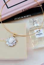 Carica l'immagine nel visualizzatore di Gallery, PREORDINE - Pendente LOTO ORO - argento 925 placcato oro 18k