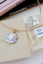 Carica l'immagine nel visualizzatore di Gallery, PREORDINE - Pendente LOTO ORO - argento 925 placcato oro 18k