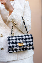 Carica l'immagine nel visualizzatore di Gallery, BORSA CAMELIA BOUCLE - pelle nera e tessuto bouclé