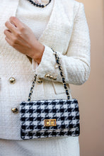 Carica l'immagine nel visualizzatore di Gallery, BORSA CAMELIA BOUCLE - pelle nera e tessuto bouclé