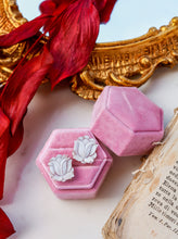 Carica l'immagine nel visualizzatore di Gallery, PRE ORDINE - Orecchini LOTO 15 mm in argento 925