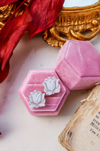 Carica l'immagine nel visualizzatore di Gallery, PRE ORDINE - Orecchini LOTO 15 mm in argento 925