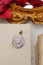 Load image into Gallery viewer, Luxury Line - PRE-ORDER - CAMELIA GOLD Pendant