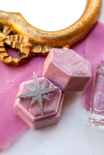 Carica l'immagine nel visualizzatore di Gallery, Spilla POLARIS - ottone e zirconia