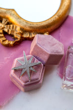 Carica l'immagine nel visualizzatore di Gallery, Spilla POLARIS - ottone e zirconia