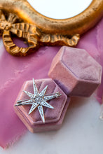 Carica l'immagine nel visualizzatore di Gallery, Spilla POLARIS - ottone e zirconia