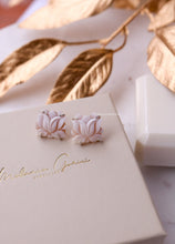 Carica l'immagine nel visualizzatore di Gallery, PRE ORDINE - Orecchini LOTO 15 mm in argento 925