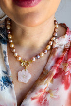 Carica l'immagine nel visualizzatore di Gallery, Linea Luxury - Collana PEONIA + ciondolo Fiore di Luce
