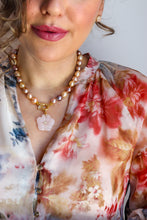 Carica l'immagine nel visualizzatore di Gallery, Linea Luxury - Collana PEONIA + ciondolo Fiore di Luce
