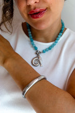 Carica l'immagine nel visualizzatore di Gallery, Mè·ro Bijoux - Bracciale Rigido ONDA ARGENTATA (grande)
