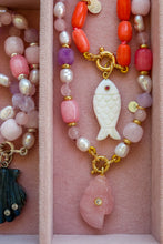 Load image into Gallery viewer, Ciondolo CHIAVE DI LUCE - Conchiglia Chiocciola Quarzo Rosa
