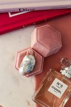 Load image into Gallery viewer, Precious Line - SILVER REFLECTIONS Pendant + FREE semi-rigid necklace
