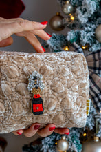 Carica l'immagine nel visualizzatore di Gallery, Pochette &amp; Spilla – Magie di Festa -  Brindiamo (bottiglia spumante)🥂
