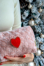 Carica l'immagine nel visualizzatore di Gallery, Pochette &amp; Spilla – Magie di Festa -  Cuore 💗
