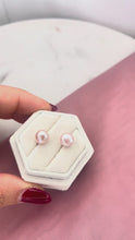 Carica e avvia il video nel visualizzatore di galleria, Orecchini BOTTONI arg925 - Perle Autentiche ROSA - Piccoli
