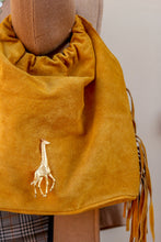 Carica l&#39;immagine nel visualizzatore di Gallery, BORSA AFRICA - VERA pelle scamosciata senape
