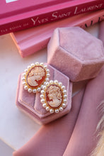 Carica l&#39;immagine nel visualizzatore di Gallery, Orecchini MADEMOISELLE PEARLS CAMMEI - argento 925 placcato oro 18k
