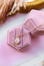 Carica l&#39;immagine nel visualizzatore di Gallery, Collana AMULETO - PIETRA DI LUNA - Argento 925 placcato oro 18k
